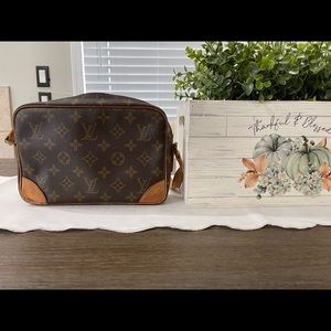 ‼️ 💯 AUTHENTIC ‼️ Louis Vuitton Trocadero 24 Crossbody